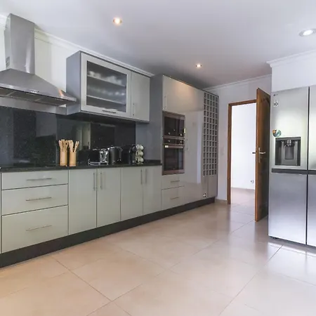 Palm Paradise By Ah * Câmara de Lobos