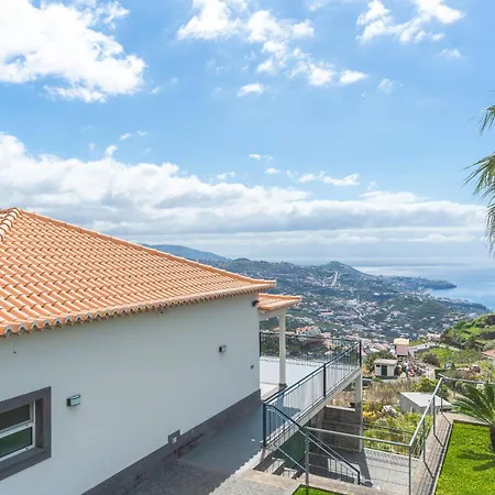 Palm Paradise By Ah * Câmara de Lobos