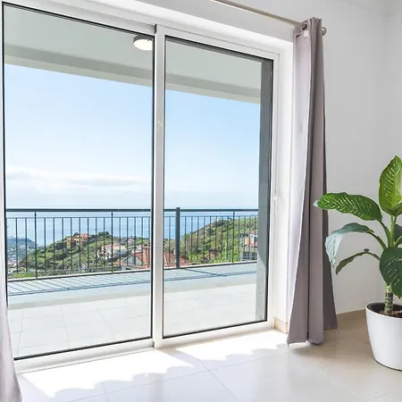 Palm Paradise By Ah * Câmara de Lobos