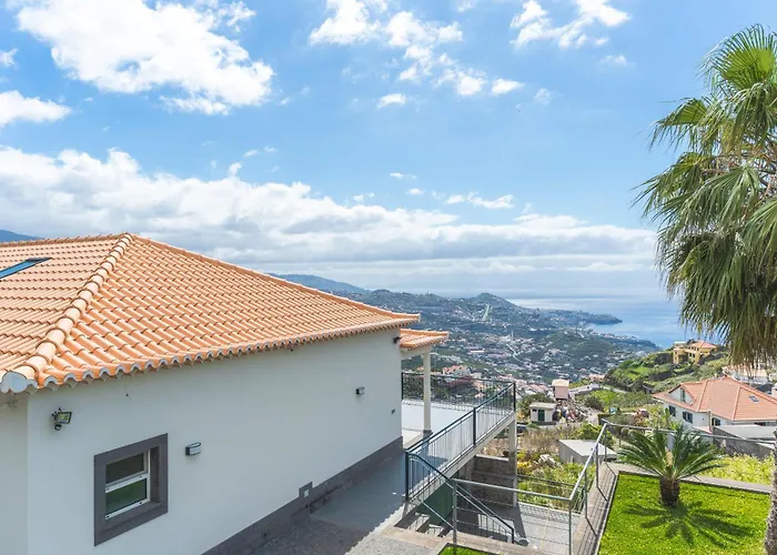 Palm Paradise By Ah * 卡马拉-德洛布什