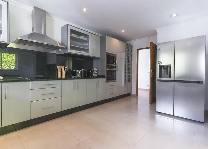 Palm Paradise By Ah * Câmara de Lobos